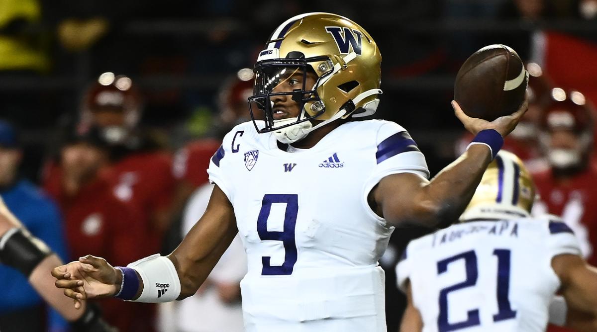 Nov 26, 2022; Pullman, Washington, USA; Washington Huskies quarterback Michael Penix Jr. (9) throws a pass against the Washington State Cougars in the second half at Gesa Field at Martin Stadium.